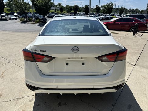 Used 2025 Nissan Altima 2.5 SV FWD image 8
