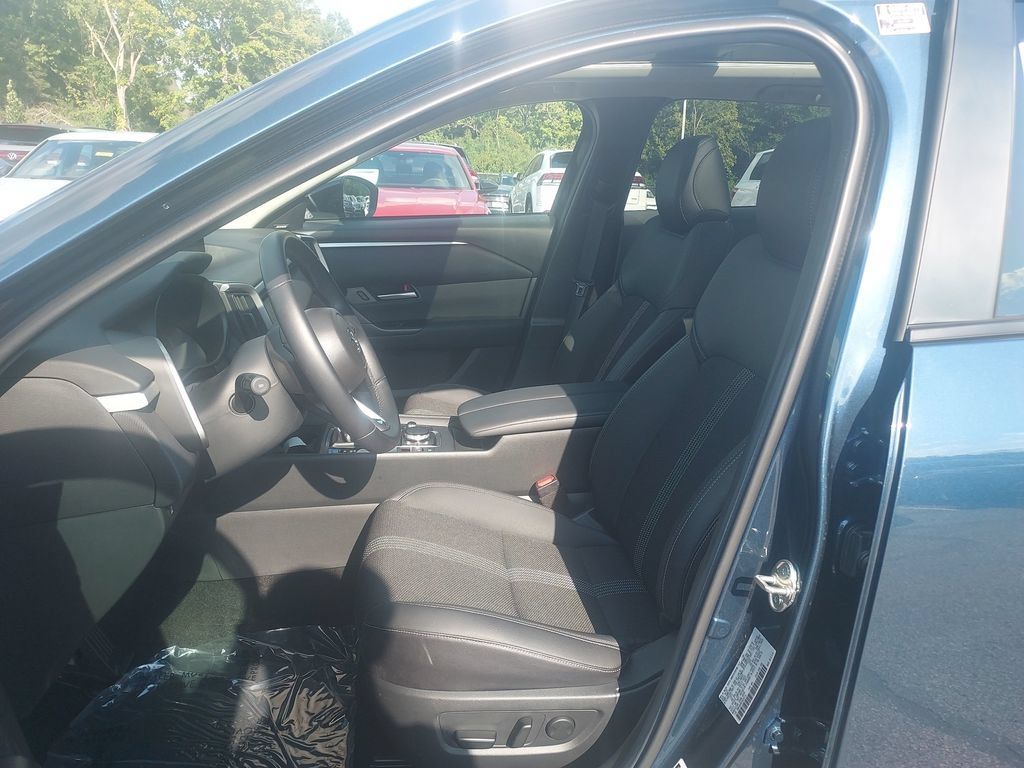 Used 2025 MAZDA CX-50 AWD 2.5 S w/ Cargo Package image 27