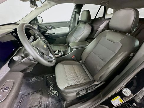 Used 2025 Chevrolet Trax LT w/ LT Convenience Package image 27