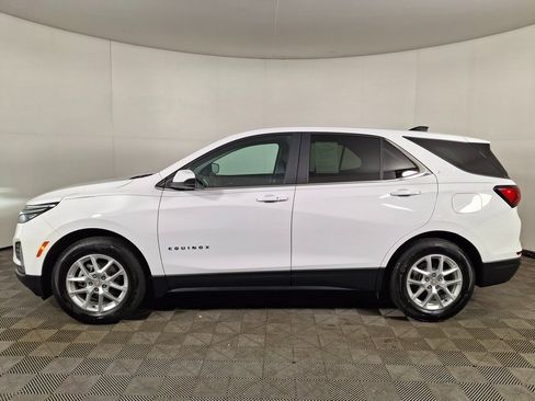 Used 2022 Chevrolet Equinox LT image 2