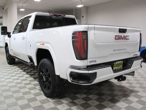 Used 2024 GMC Sierra 2500 AT4 w/ AT4 Premium Plus Package image 9