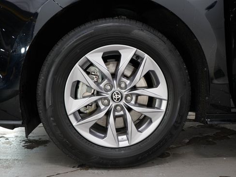 Used 2025 Toyota Sienna XLE w/ XLE Plus Package AWD/4WD image 30