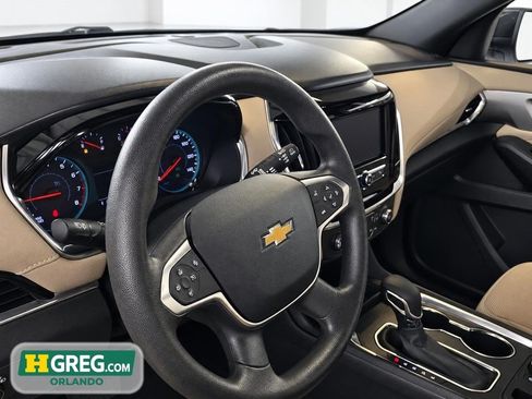 Used 2022 Chevrolet Traverse LS FWD image 14
