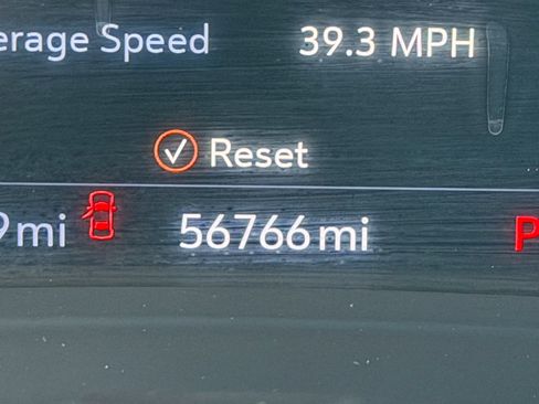 Used 2022 Buick Envision Avenir w/ Technology Package II image 37