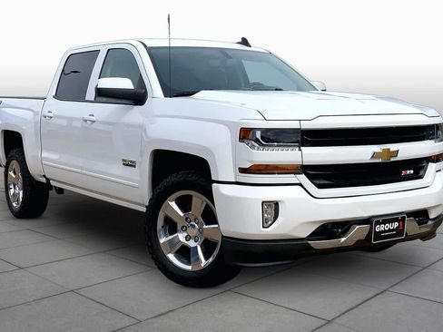 Used 2018 Chevrolet Silverado 1500 LT w/ Texas Edition AWD/4WD image 3