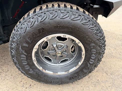 Used 2013 Jeep Wrangler Unlimited Sahara image 14