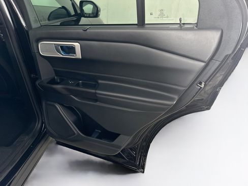 Used 2020 Ford Explorer Platinum AWD/4WD image 34