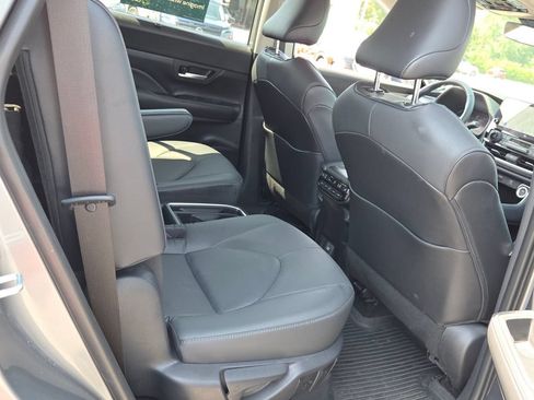 Used 2026 Toyota Grand Highlander AWD Hybrid image 12