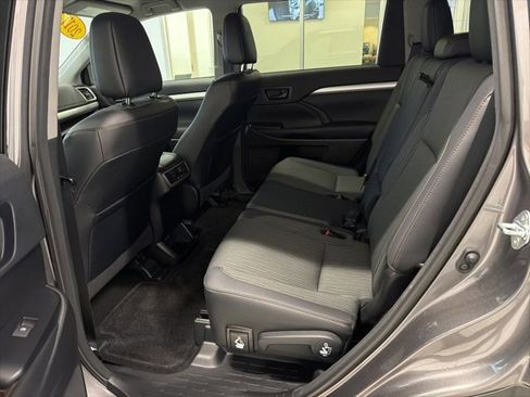 Used 2017 Toyota Highlander Plus image 13