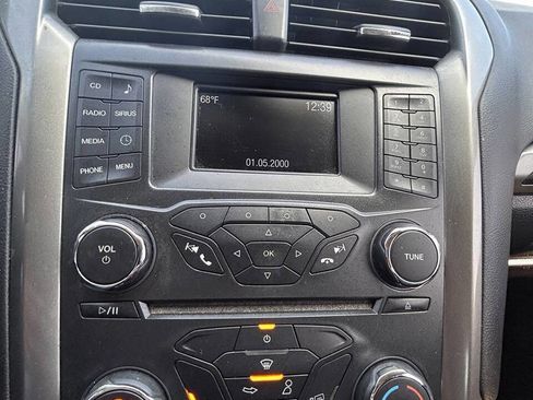 Used 2018 Ford Fusion SE FWD image 19