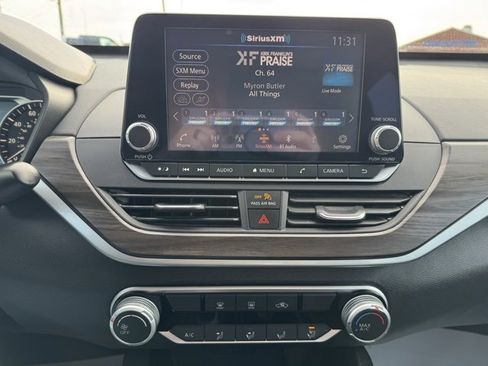 Used 2024 Nissan Altima 2.5 SV image 8