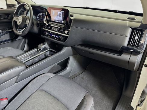 Used 2025 Nissan Pathfinder SV FWD image 27