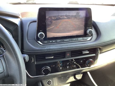Used 2021 Nissan Rogue S FWD image 9