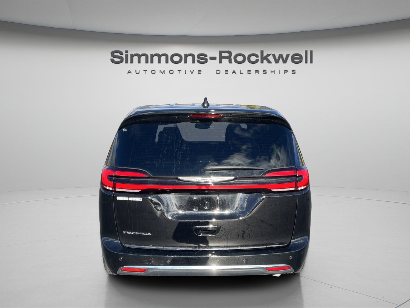 Used 2025 Chrysler Pacifica Select FWD image 4