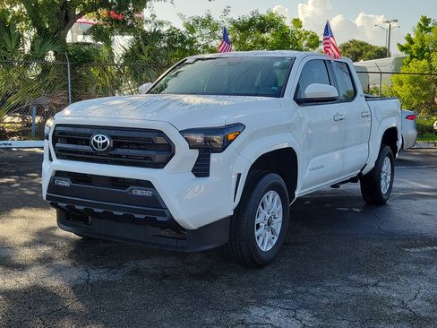 Used 2025 Toyota Tacoma SR5 RWD image 5