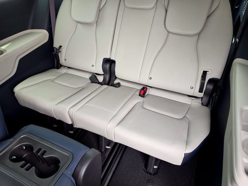 New 2026 Kia Carnival SX FWD image 21