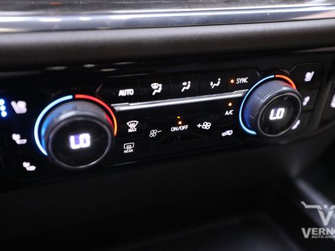 Used 2024 Chevrolet Silverado 3500 LTZ w/ LTZ Convenience Package image 24