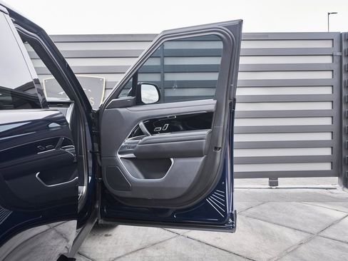 Used 2023 Land Rover Range Rover Long Wheelbase SE image 21