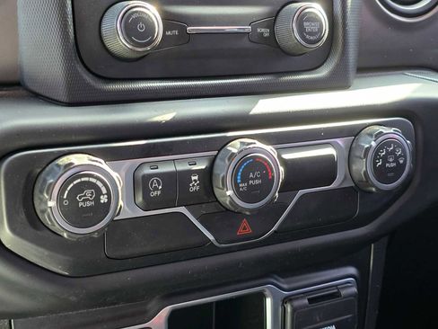 Used 2019 Jeep Wrangler Sport AWD/4WD image 27