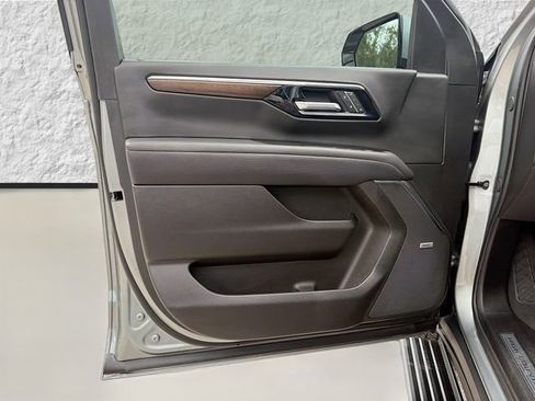 Used 2025 Chevrolet Tahoe High Country AWD/4WD image 23