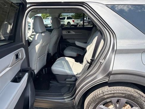 Used 2025 Ford Explorer Active w/ Active Comfort Package AWD/4WD image 18