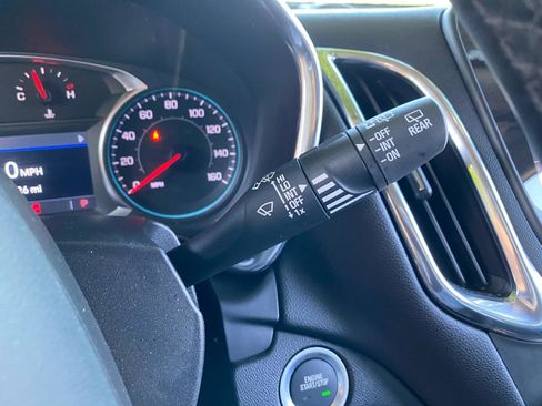 Used 2024 Chevrolet Equinox LT FWD image 63