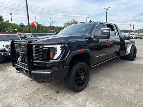 Used 2025 GMC Sierra 3500 Denali Ultimate AWD/4WD image 4