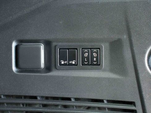 Used 2022 GMC Yukon AT4 image 12