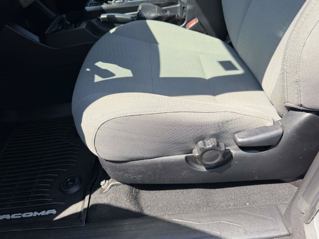 Used 2018 Toyota Tacoma SR AWD/4WD image 16