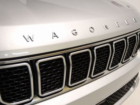 Used 2024 Jeep Wagoneer L Series II w/ Flexible Seating Group image 27