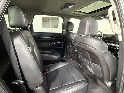 Used 2025 Kia Telluride S image 12