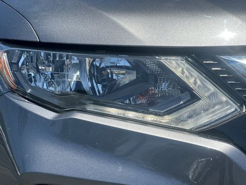 Used 2019 Nissan Rogue SV FWD image 11