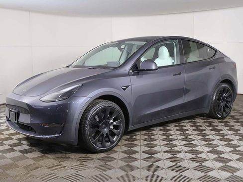 Used 2023 Tesla Model Y 2WD image 9