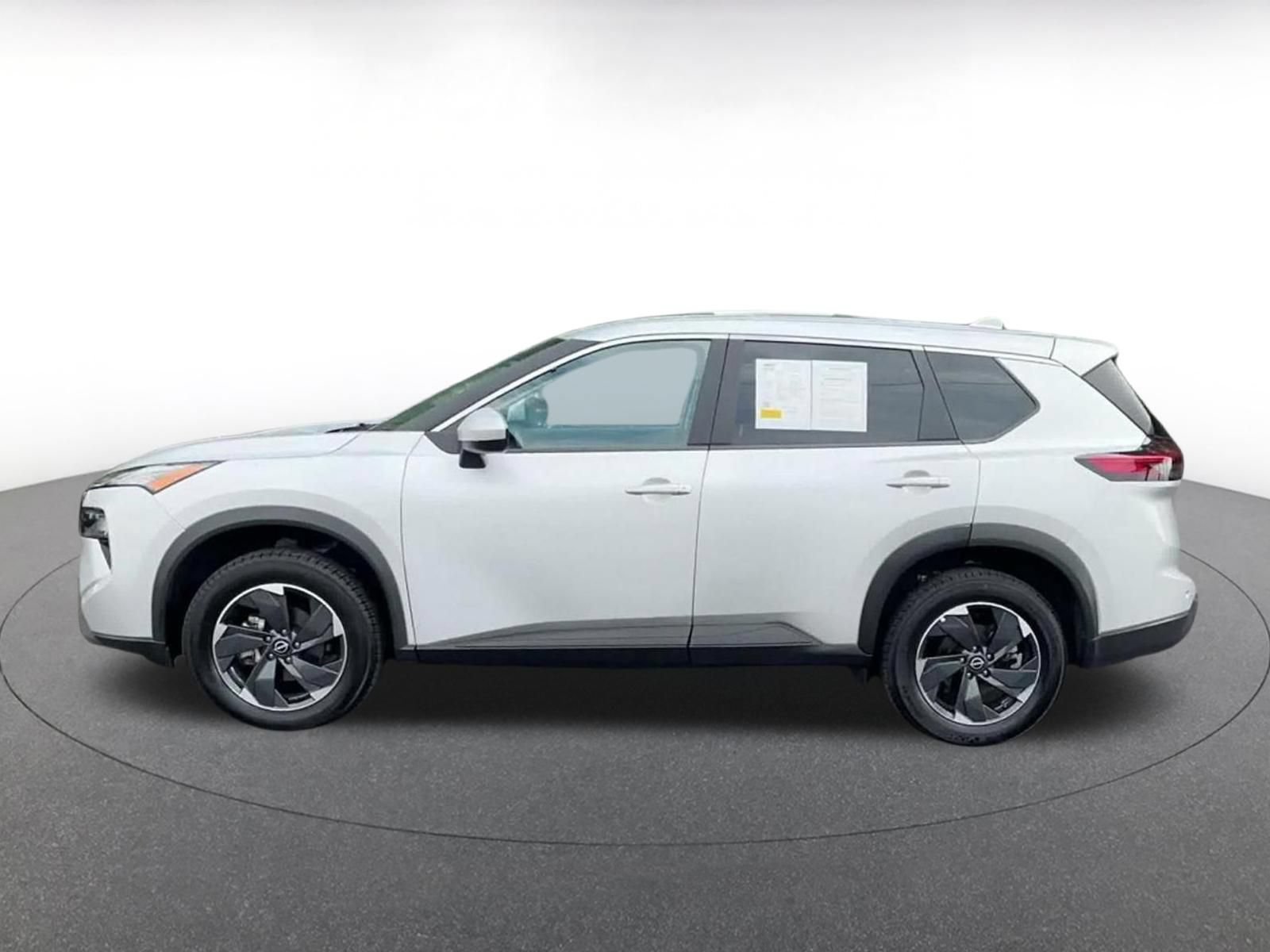 Used 2025 Nissan Rogue SV AWD/4WD image 8