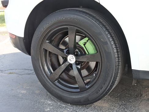 Used 2018 Porsche Macan Sport Edition AWD/4WD image 6