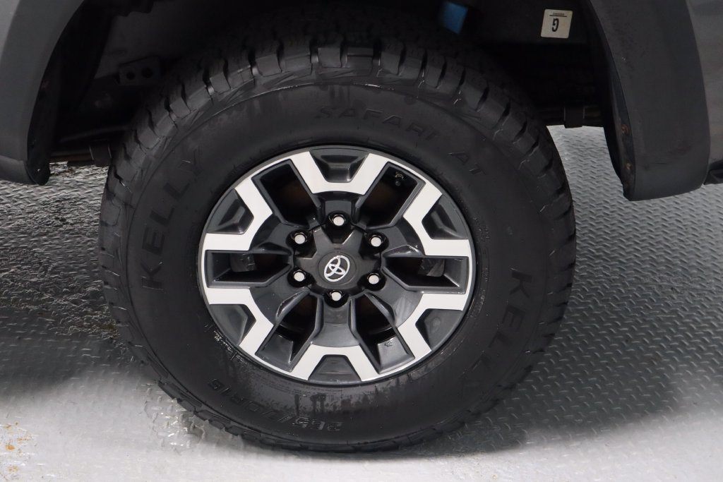 Used 2018 Toyota Tacoma TRD Off-Road AWD/4WD image 17
