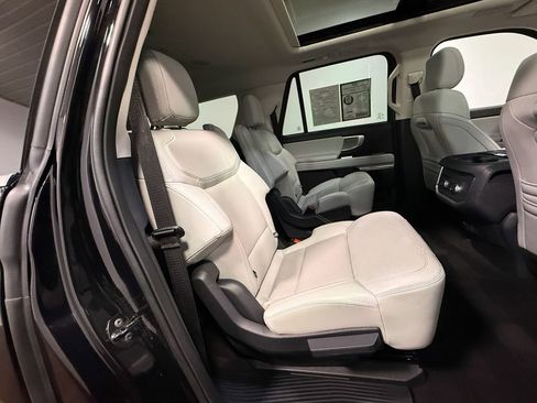 Used 2025 Ford Expedition Max Platinum w/ Driver's Package AWD/4WD image 14