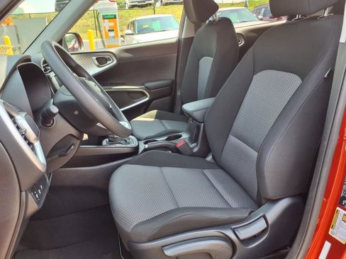 Certified 2024 Kia Soul LX w/ Option Group 015 image 6