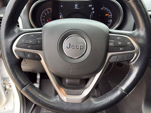 Used 2021 Jeep Grand Cherokee Laredo X image 13