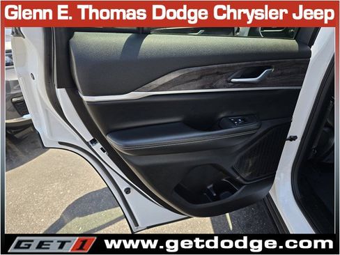 Used 2023 Jeep Grand Cherokee Limited w/ Black Appearance Package RWD image 28
