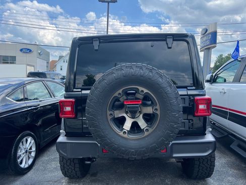 Used 2025 Jeep Wrangler Unlimited Sahara AWD/4WD image 9