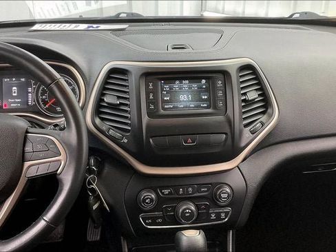 Used 2015 Jeep Cherokee Latitude w/ Cold Weather Group image 6