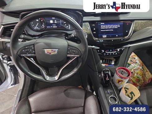 Used 2021 Cadillac XT6 Premium Luxury image 9