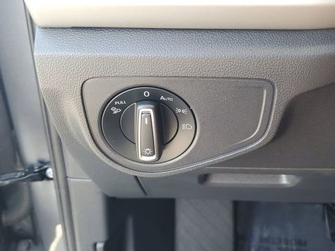 Used 2021 Volkswagen Atlas Cross Sport SEL image 31