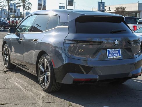 Used 2023 BMW iX xDrive50 w/ Premium Package AWD/4WD image 9
