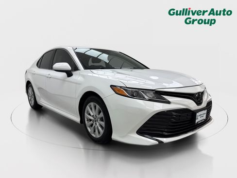 Used 2019 Toyota Camry LE FWD image 13