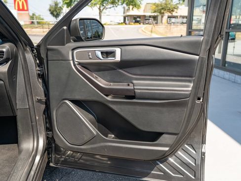 Used 2020 Ford Explorer XLT w/ Equipment Group 202A AWD/4WD image 18