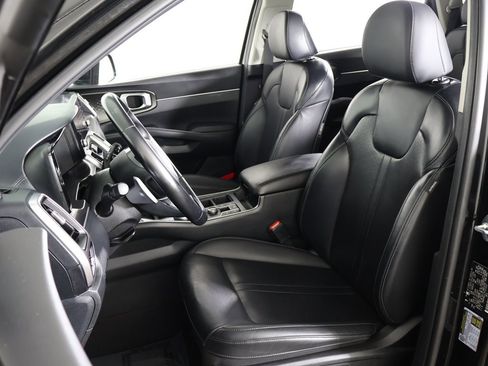 Used 2023 Kia Sorento EX image 30