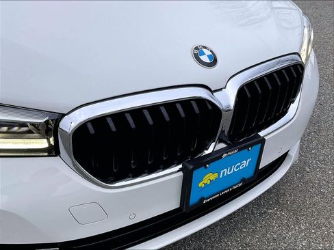 Used 2023 BMW 530i xDrive w/ Premium Package image 30