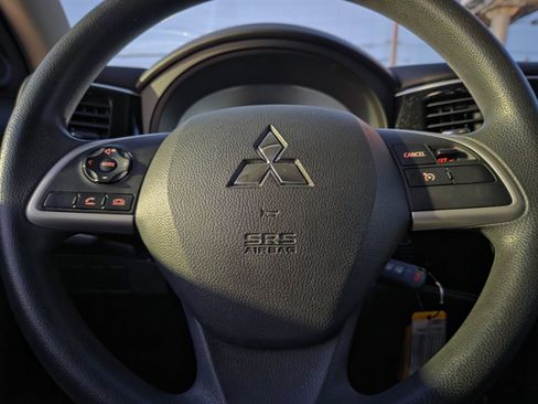 Used 2019 Mitsubishi Outlander ES FWD image 16